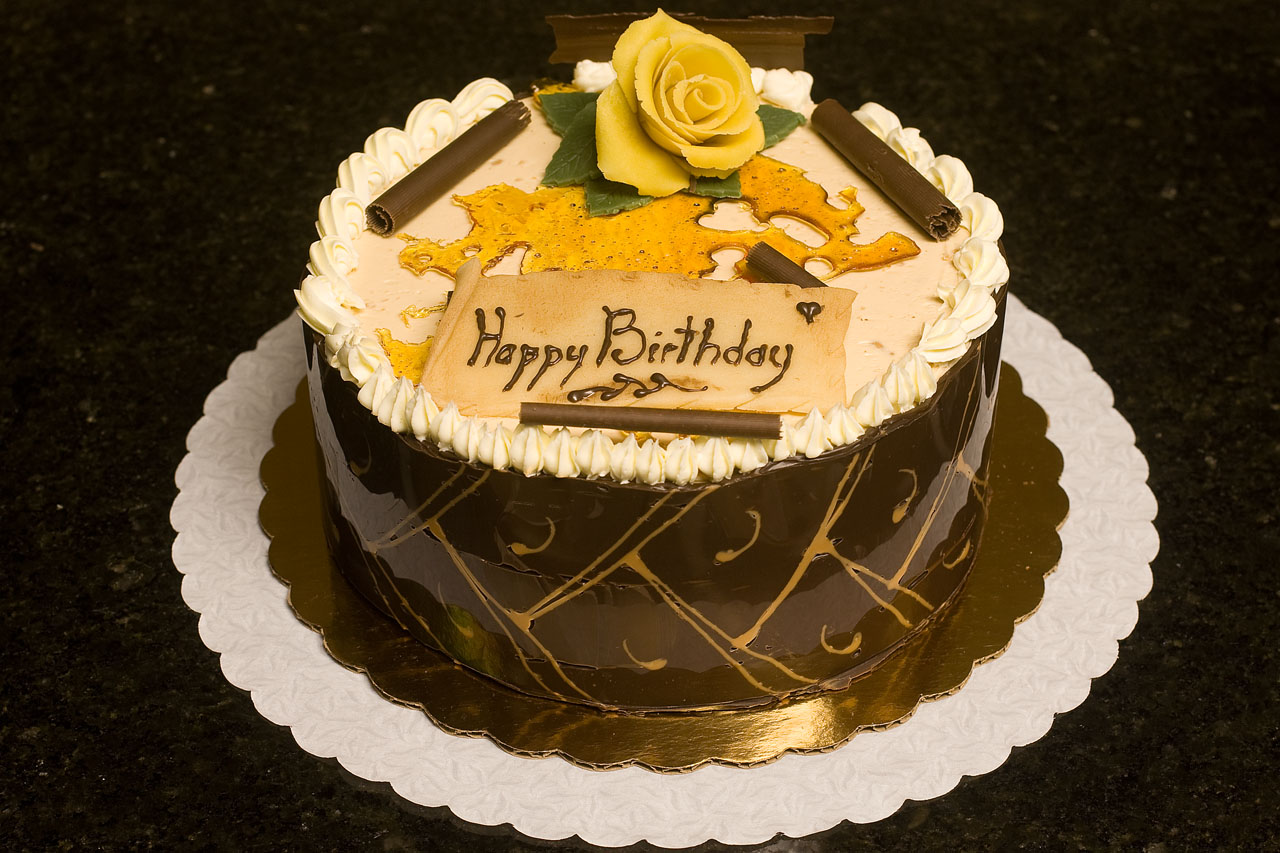 Romantic Birthday Cake for Husband - Chocolate | Piñata | Designer Cake |  Birthday cake for husband, Cake for husband, Cake