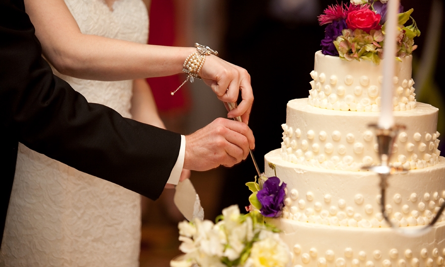 20+ Best Cake Cutting Songs that Should Make it to Your Wedding Playlist