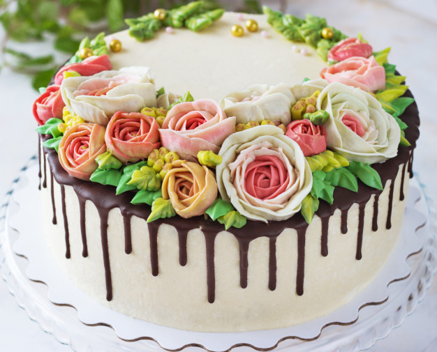 Fresh Flower Wedding Cake Topper Decor Stock Photo - Download Image Now -  Wedding Anniversary, Announcement Message, Cake - iStock
