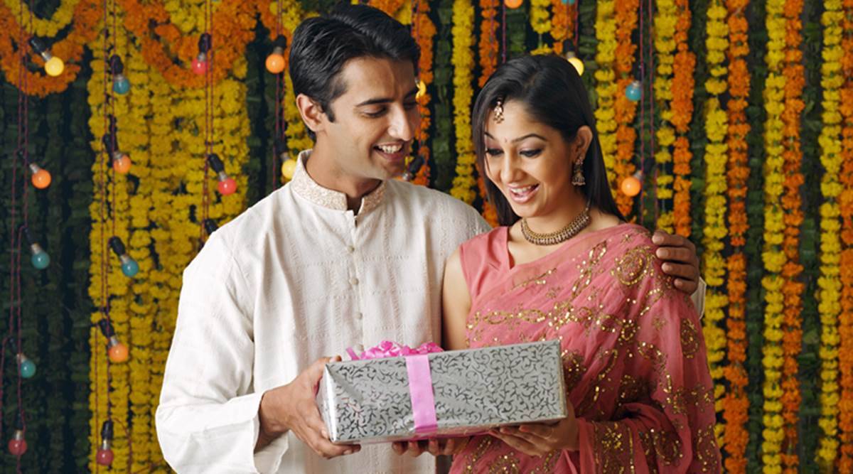 An Ultimate Guide to Karwa Chauth Gifts - Indiagift