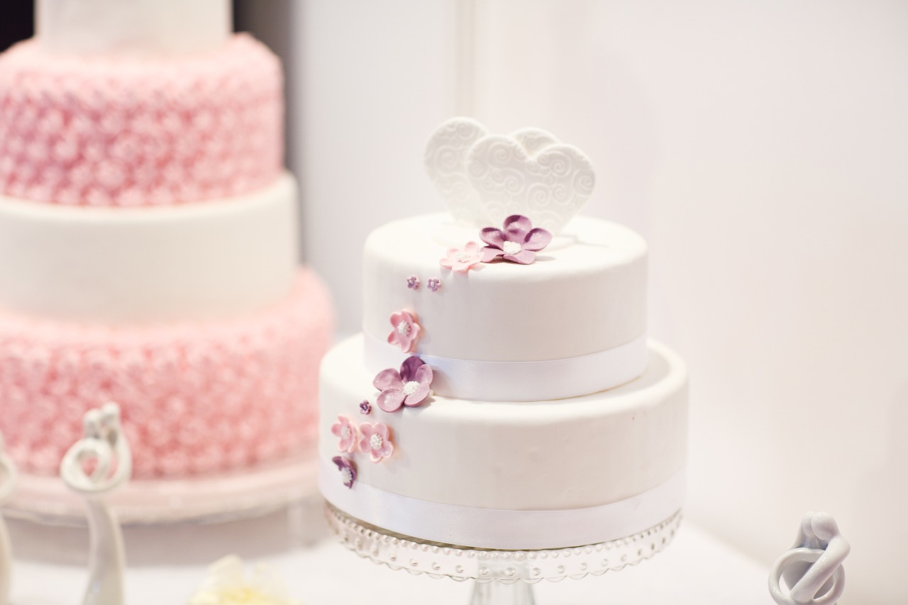 10 Bachelorette Cake Designs for the Wedding Season